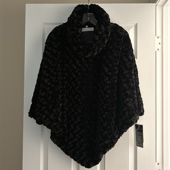 PAMELA McCoy BLACK FAUX FUR PANCHO- SIZE M - Picture 17 of 17